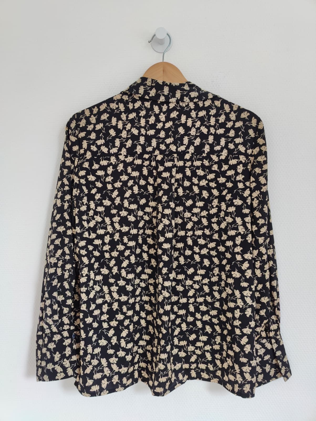 Chemise Mango noire à imprimé floral beige – Taille M — photo 4