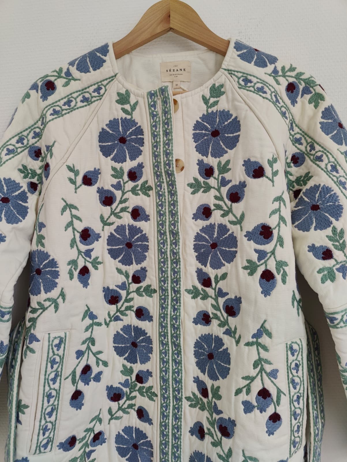 Veste Sézane Renato brodée écrue fleurs bleues – Taille S — photo 3