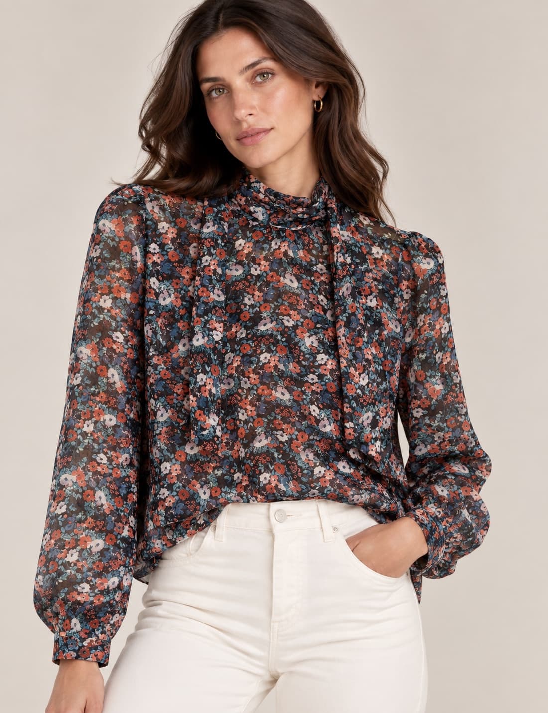 Blouse fleurie transparente à col lavallière Zara – Taille M