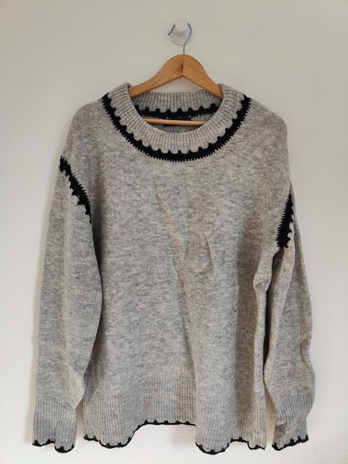 Pull ZARA gris chiné à finitions contrastantes noires – Taille S — photo 2