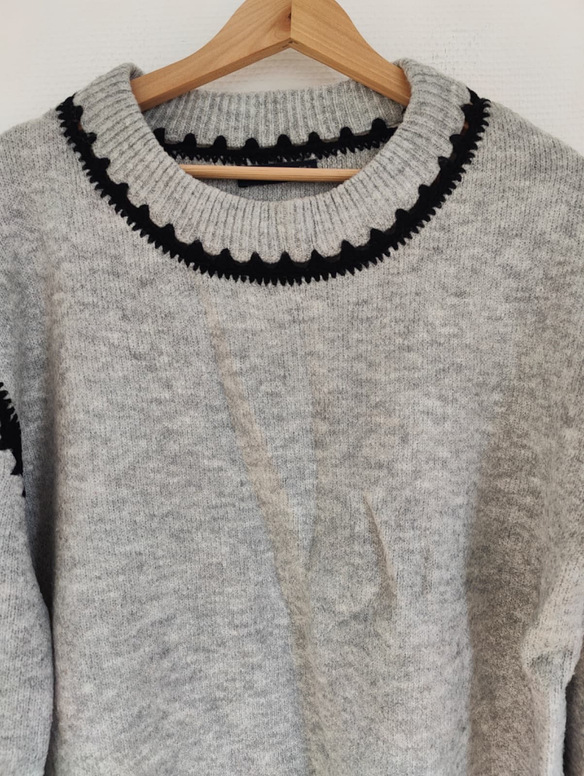 Pull ZARA gris chiné à finitions contrastantes noires – Taille S — photo 3
