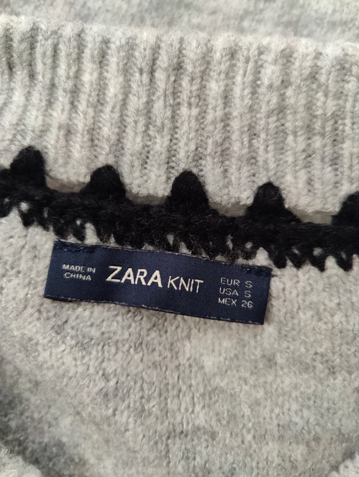 Pull ZARA gris chiné à finitions contrastantes noires – Taille S — photo 5