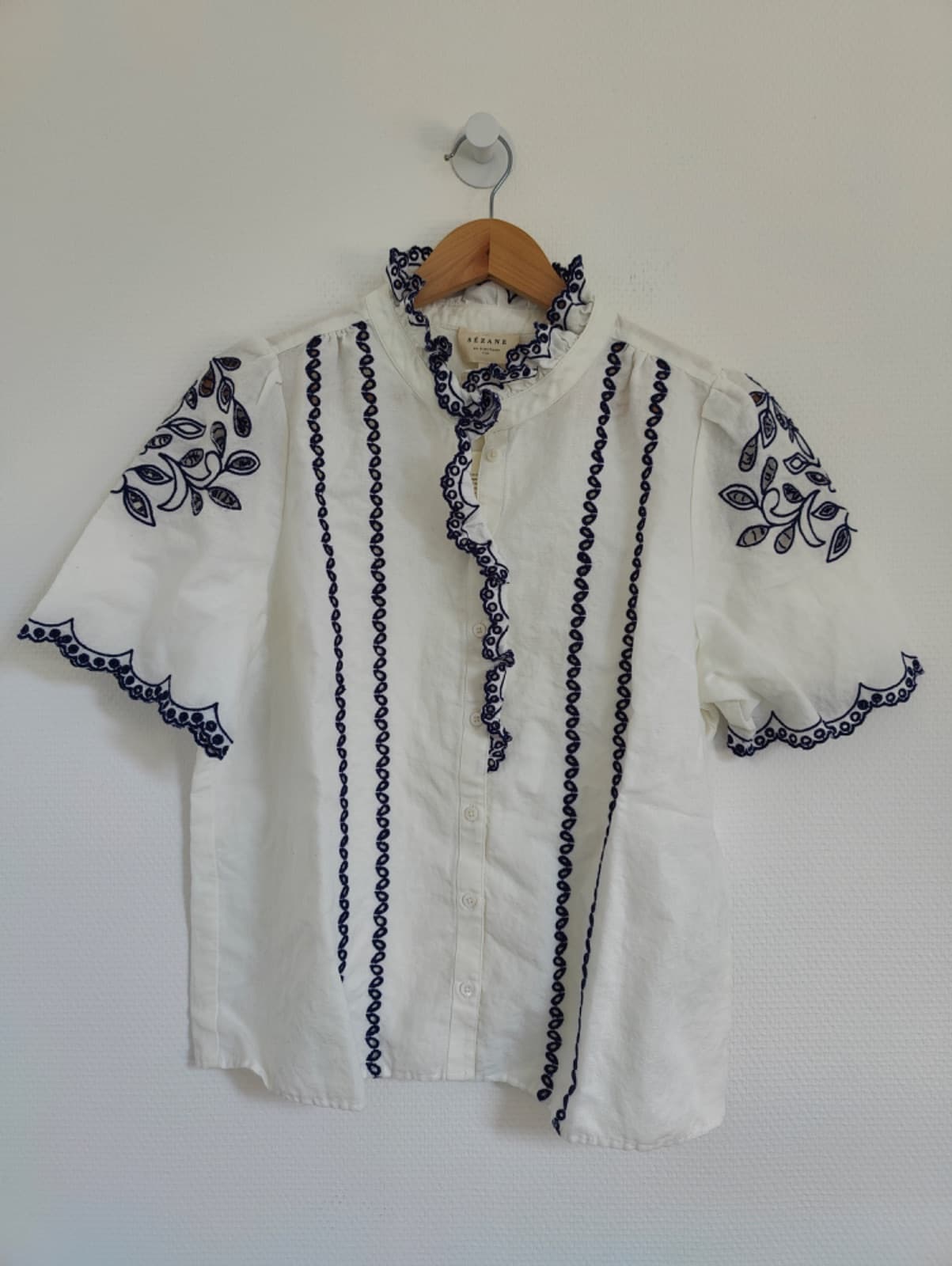 Chemise Sézane écrue brodée bleu marine – Taille 42 — photo 2