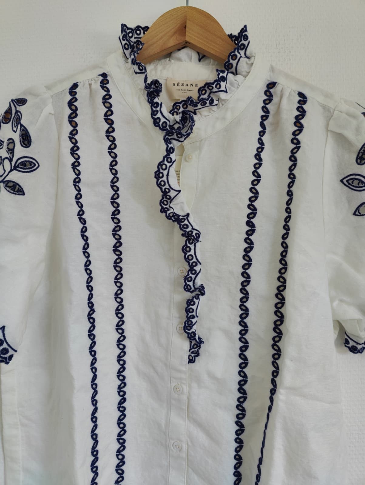 Chemise Sézane écrue brodée bleu marine – Taille 42 — photo 3