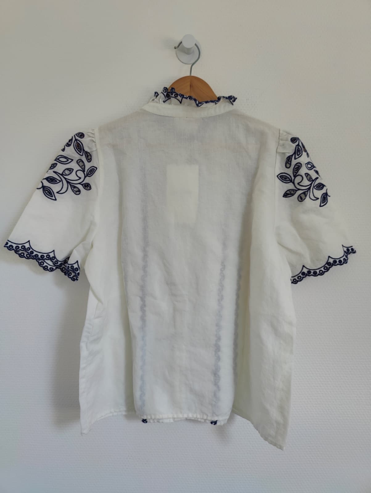 Chemise Sézane écrue brodée bleu marine – Taille 42 — photo 4