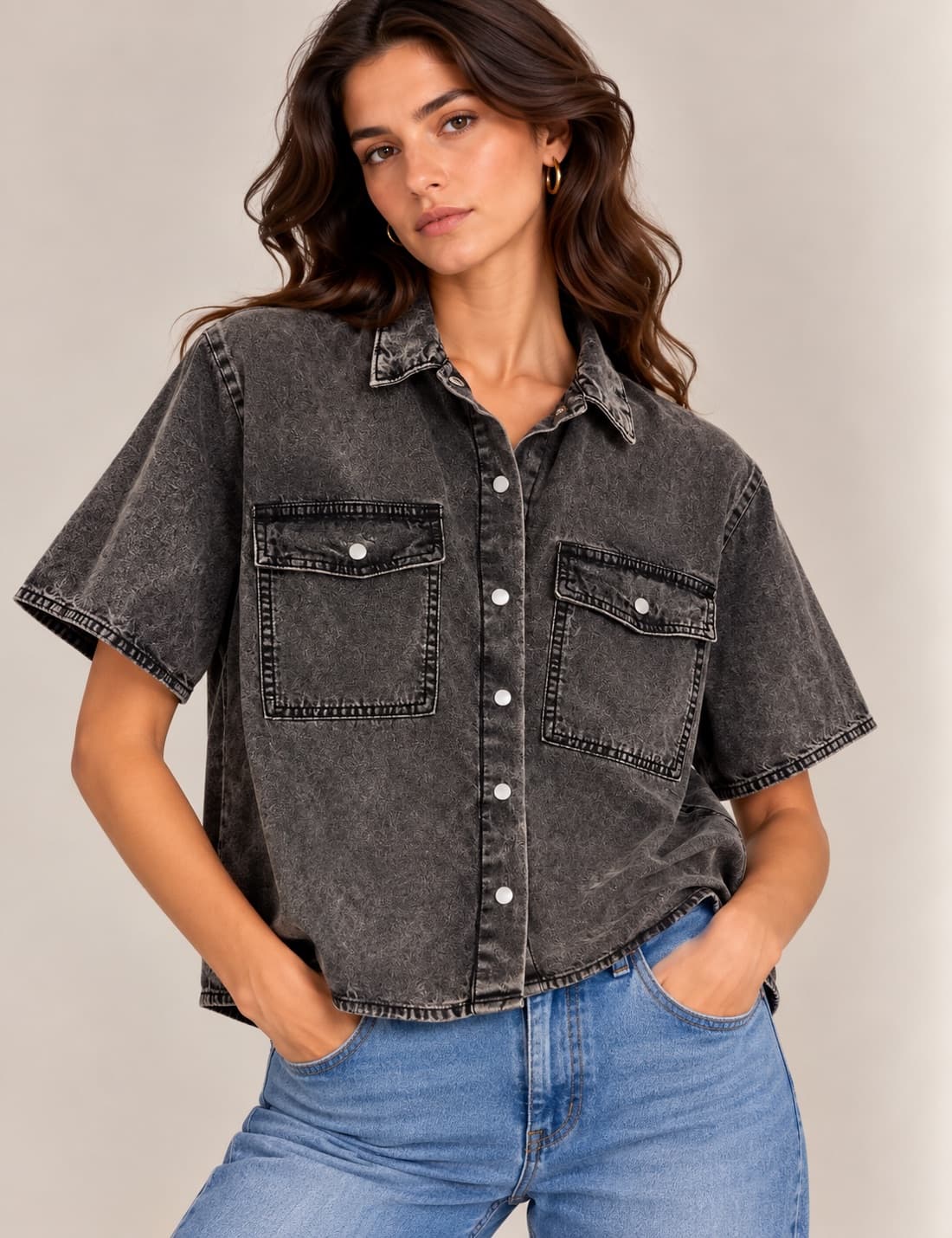Camicia corta in jeans grigio délavé — Pull & Bear