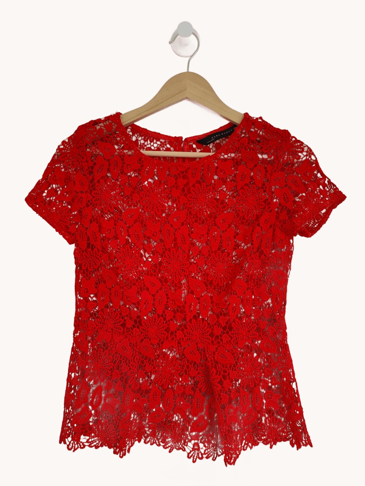 Top en dentelle rouge à manches courtes – Taille S