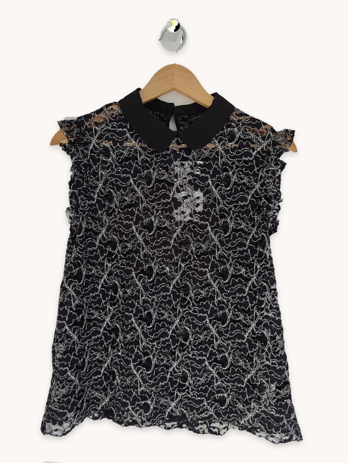 Top en dentelle noire à col Claudine Zara – Taille L