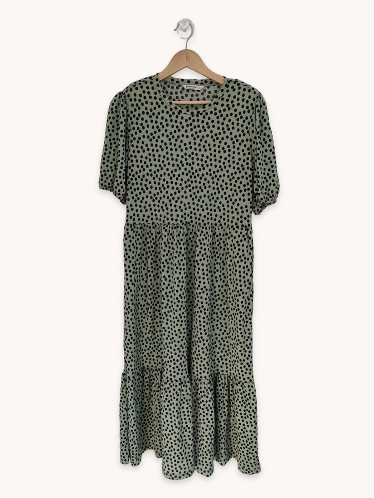 Robe longue Stradivarius vert sauge à pois noirs – Taille L