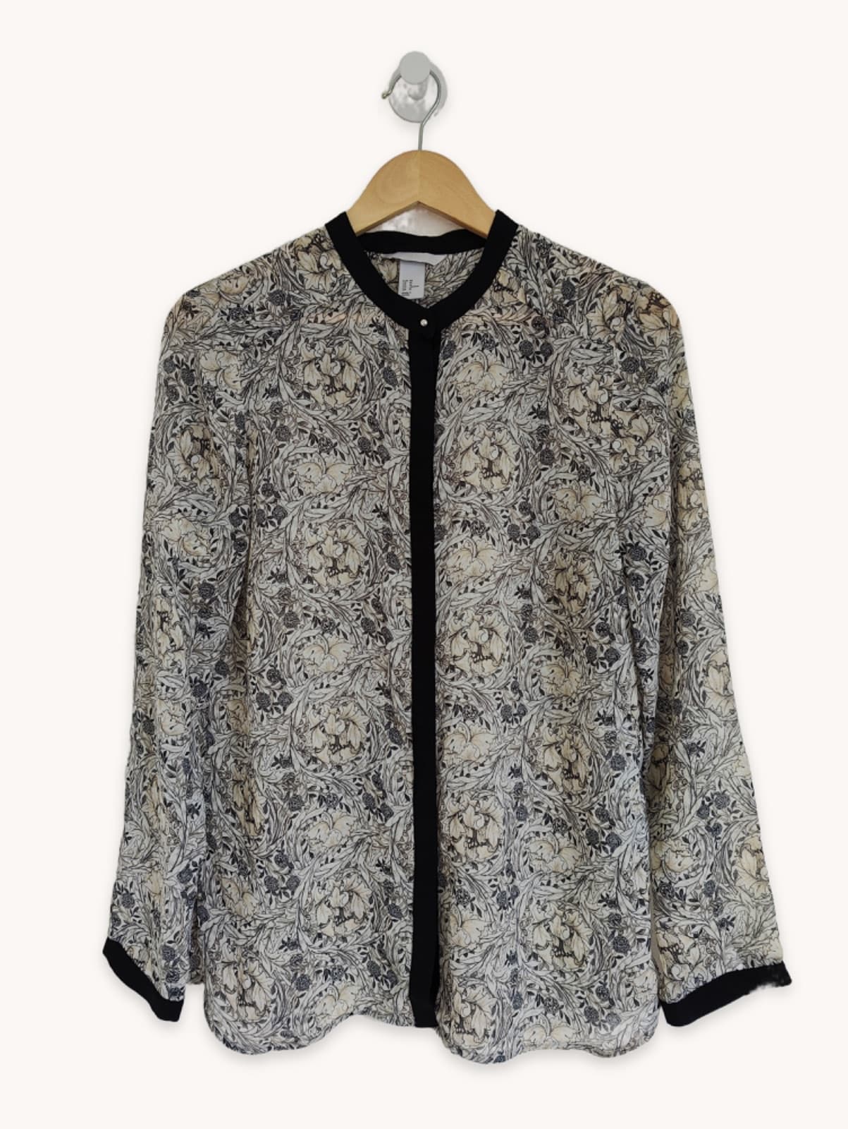 Blouse imprimée floral noir et beige H&M – Taille 40