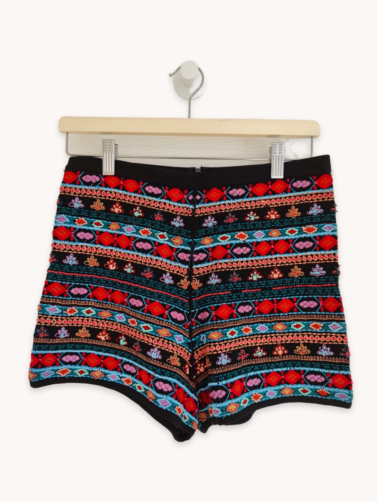 Short Zara à broderies ethniques – Taille S