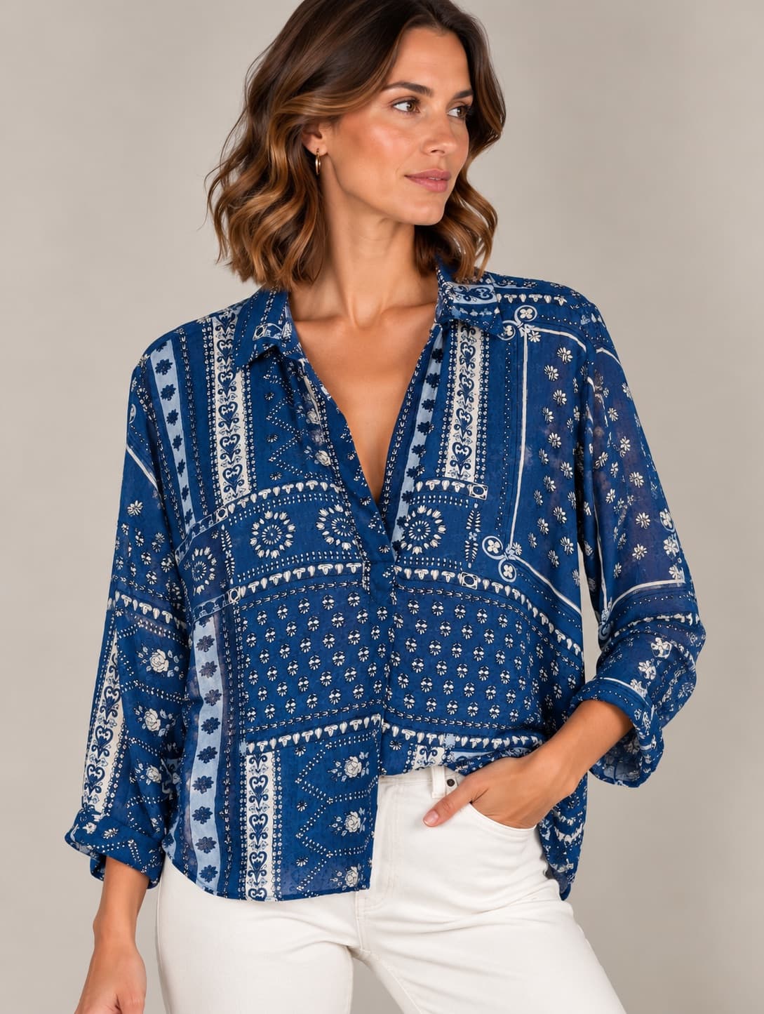 Fließende Zara-Bluse mit Bandana-Print – Größe S